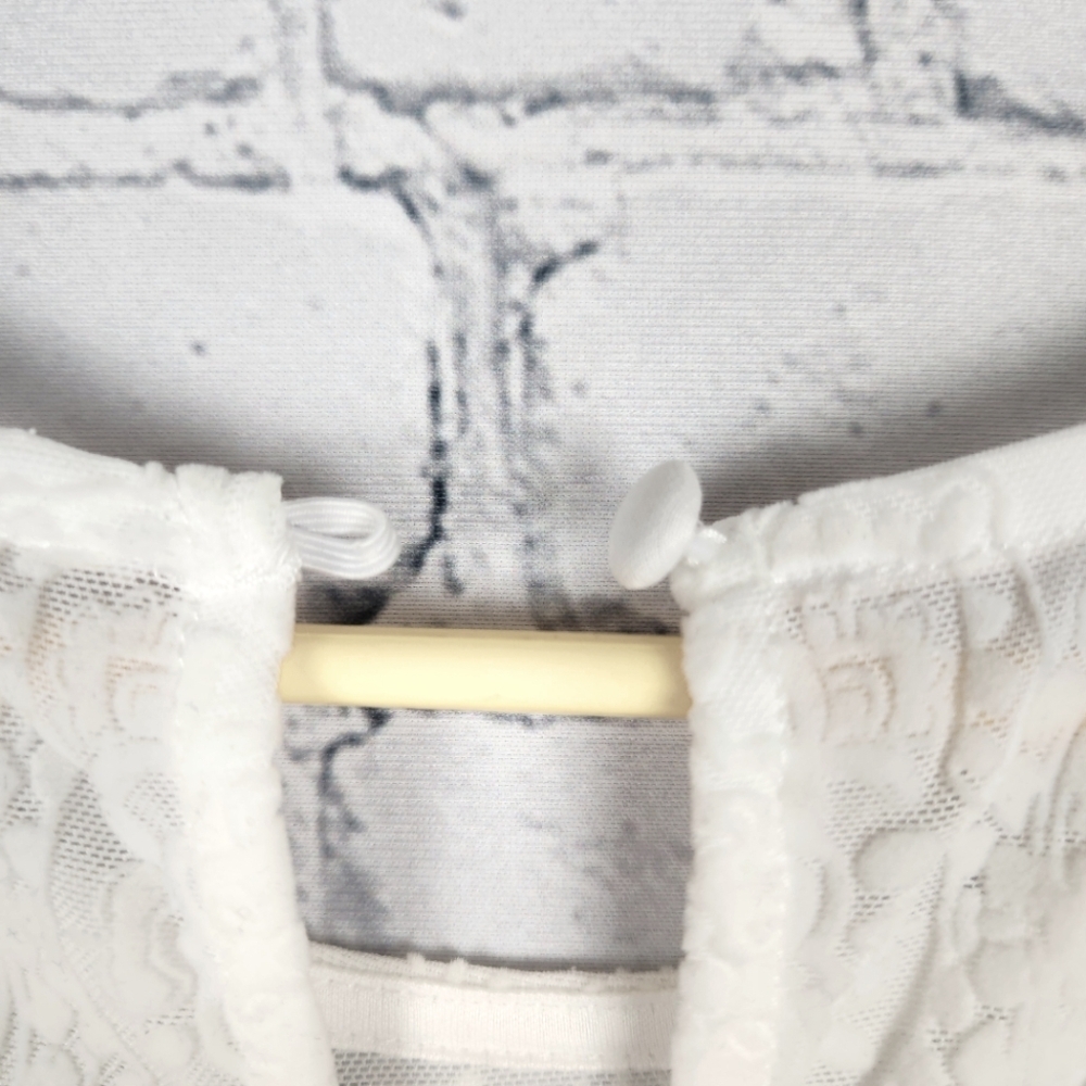 Torrid Size 0 Flocked Lace Bell Sleeve Top - Picture 5 of 8